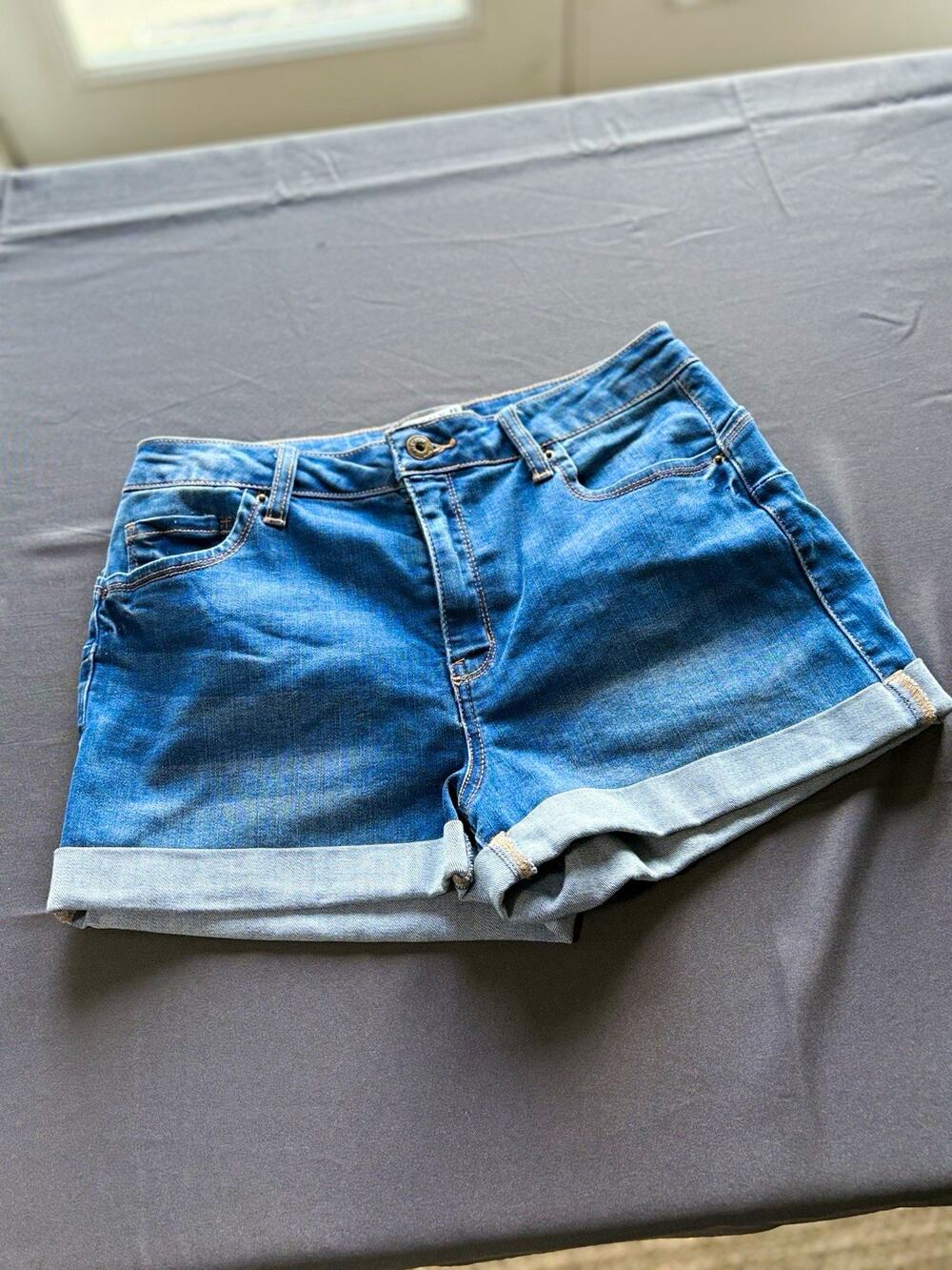 Wax Jean Butt I Love You Denim Shorts Women’s Size Large Blue Cuffed Stretch